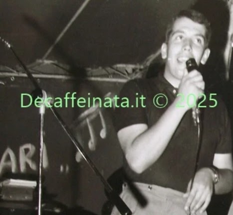 Lui è Roberto (Jerry) scomparso nel 2011. L'unica persona ad aver compreso la mia complessità quando taccio.