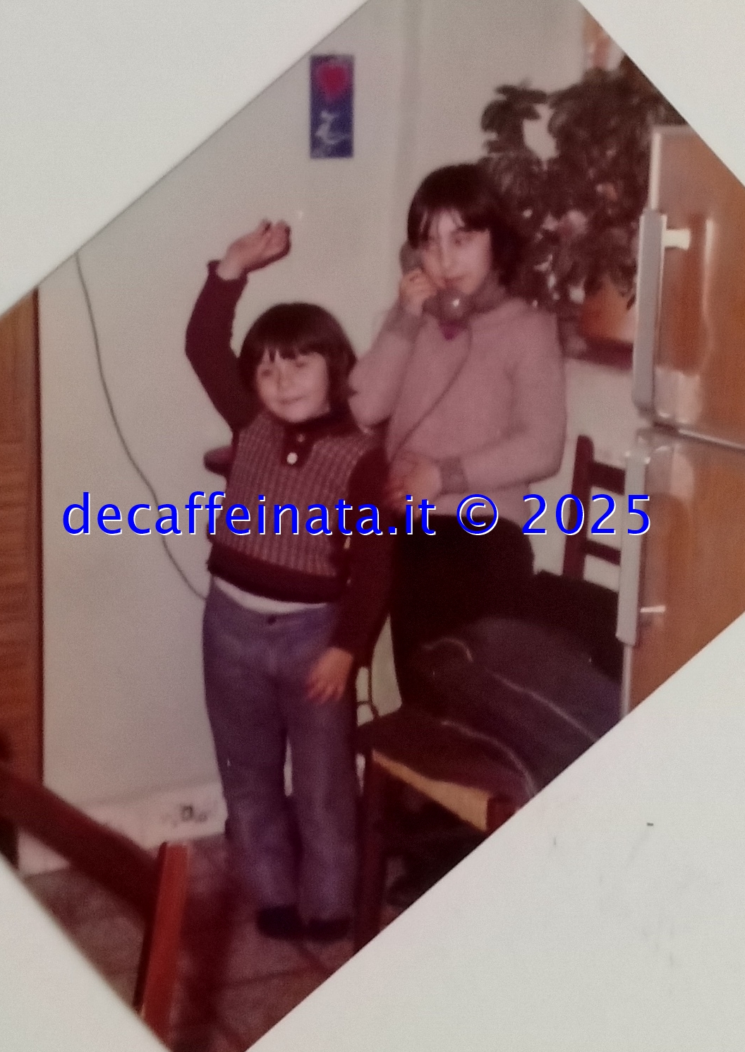 Io e mio fratello, in casa. Periodo natalizio. Io ero al telefono solo per la fotografia. Anni Settanta.