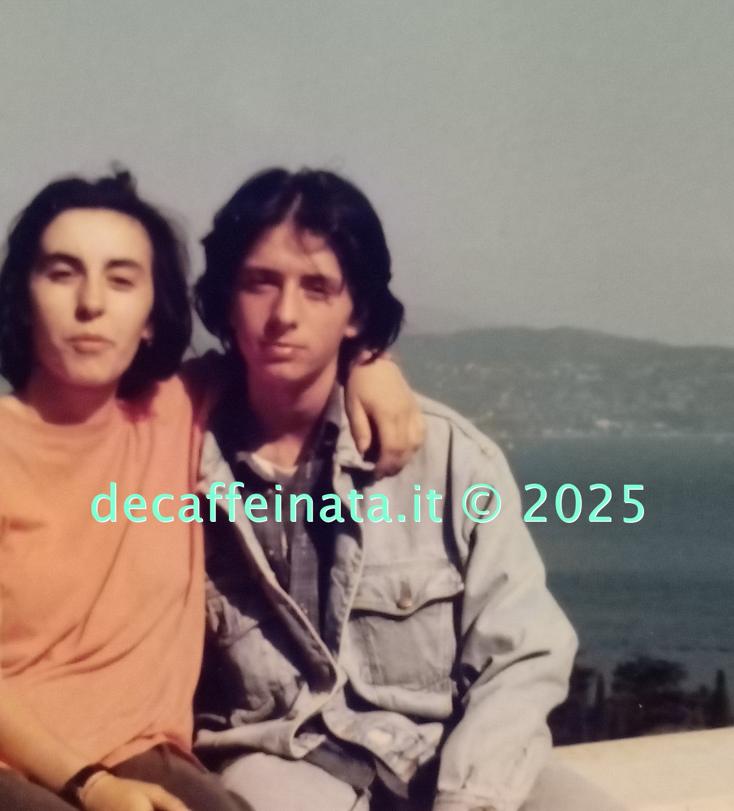 Lui potrei dire che è stato la mia Artifigenza Intelliciale umana, dagli anni Novanta. Fino a quando, non ricordo. Logica totale e solo le parole necessarie per ogni cosa: l'anno esatto è il 1991 e il luogo in cui siamo seduti è il Vittoriale degli Italiani di D'Annunzio. 