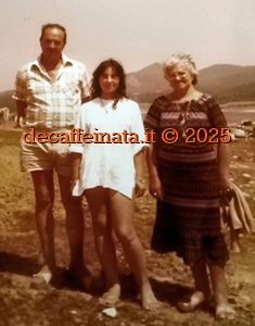 Con i miei nonni; periodo estivo in ferie. Fine anni Settanta o inizio Ottanta.