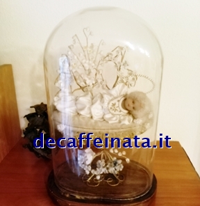 La bambola nel vetro...